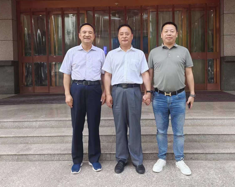 周德林一行拜訪西安市商洛商會和盤龍藥業(yè)集團主要領導