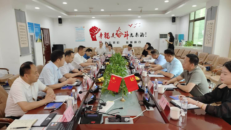 周德林一行拜訪西安市商洛商會和盤龍藥業(yè)集團主要領導