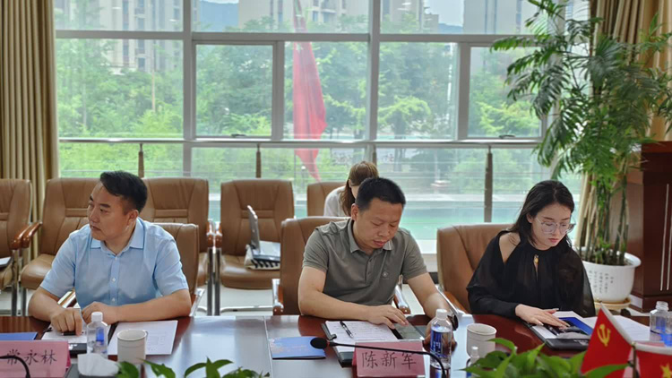 周德林一行拜訪西安市商洛商會和盤龍藥業(yè)集團主要領導