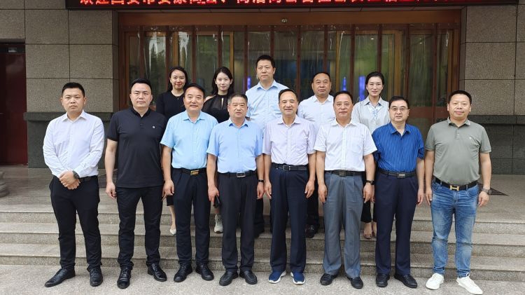 周德林一行拜訪西安市商洛商會和盤龍藥業(yè)集團主要領導